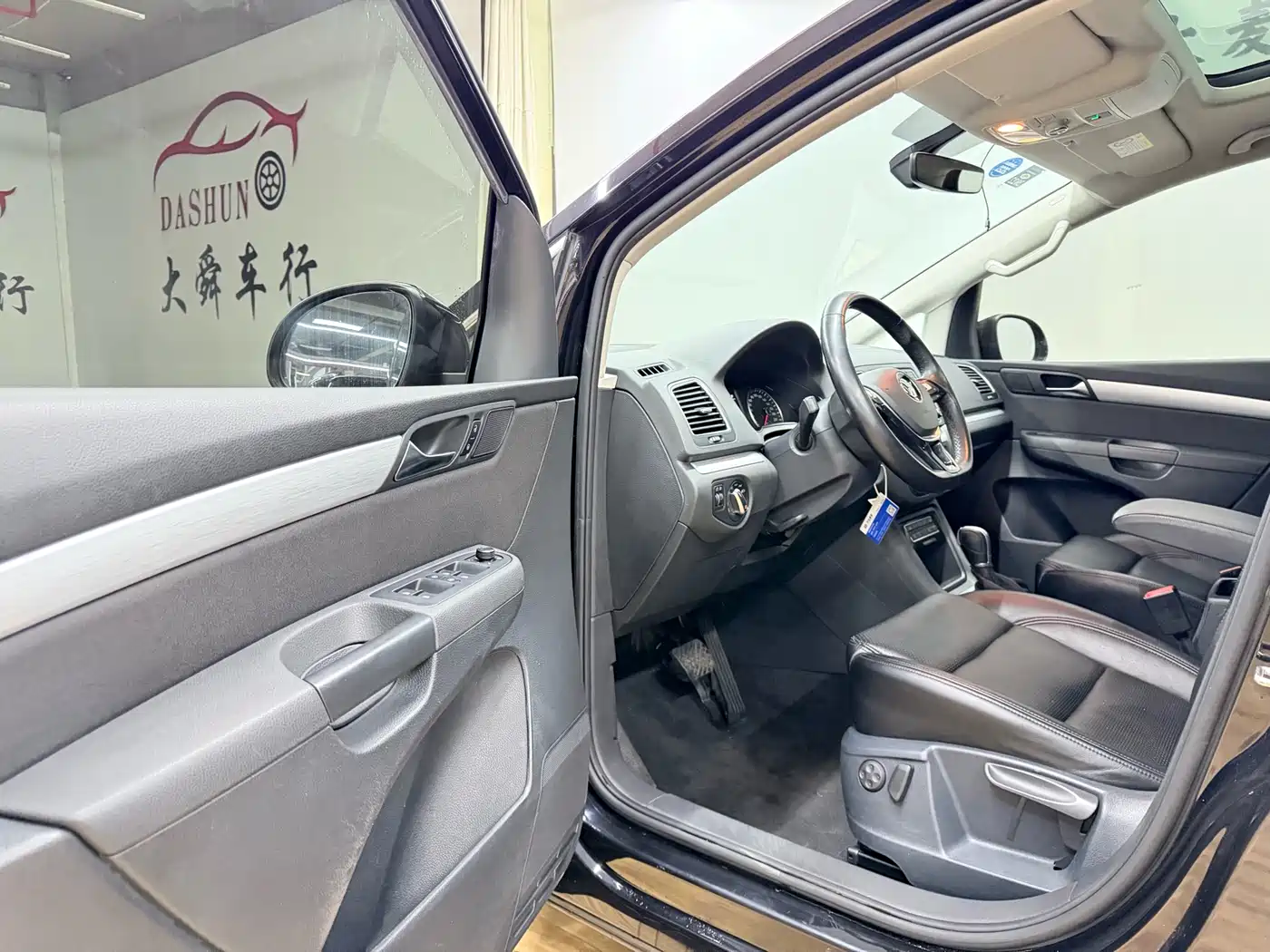 Volkswagen Sharan 2018 380TSI Comfort 7-Seater фото 24