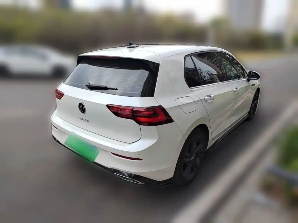 Фото 4 - Volkswagen Golf