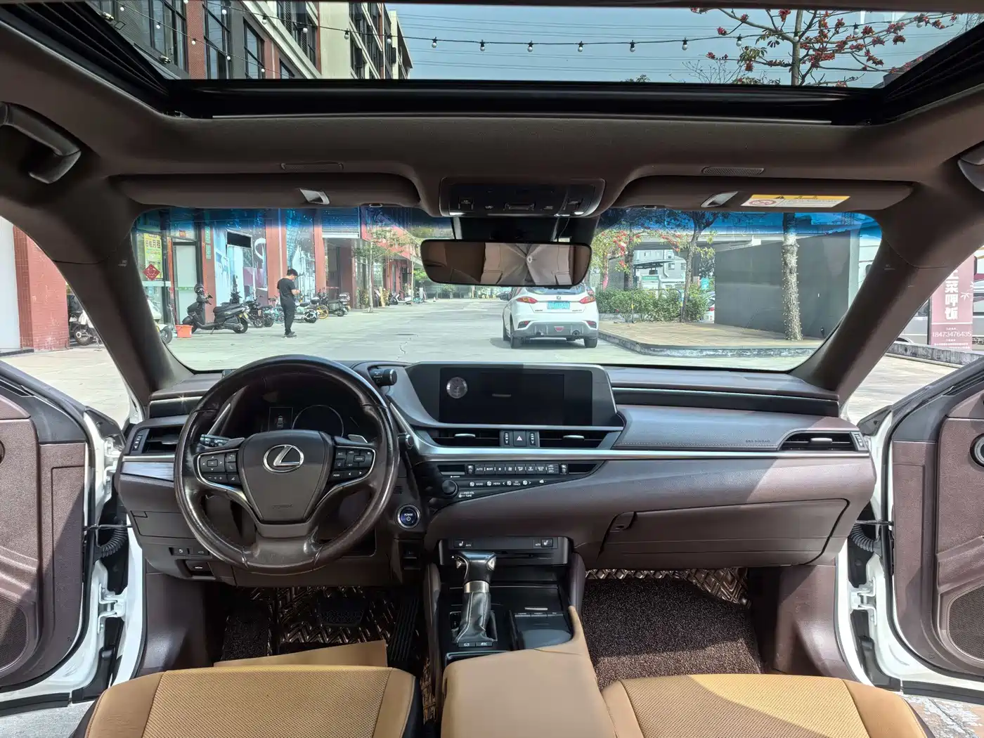 Lexus ES 2020 Model 300h Excellence Edition фото 12