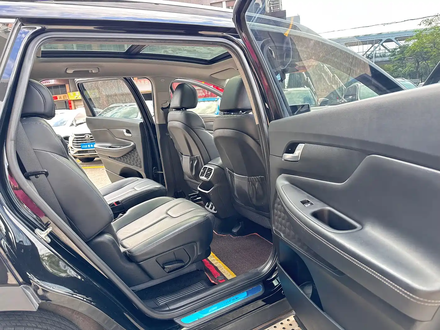 Фото 9 - Hyundai Santa Fe