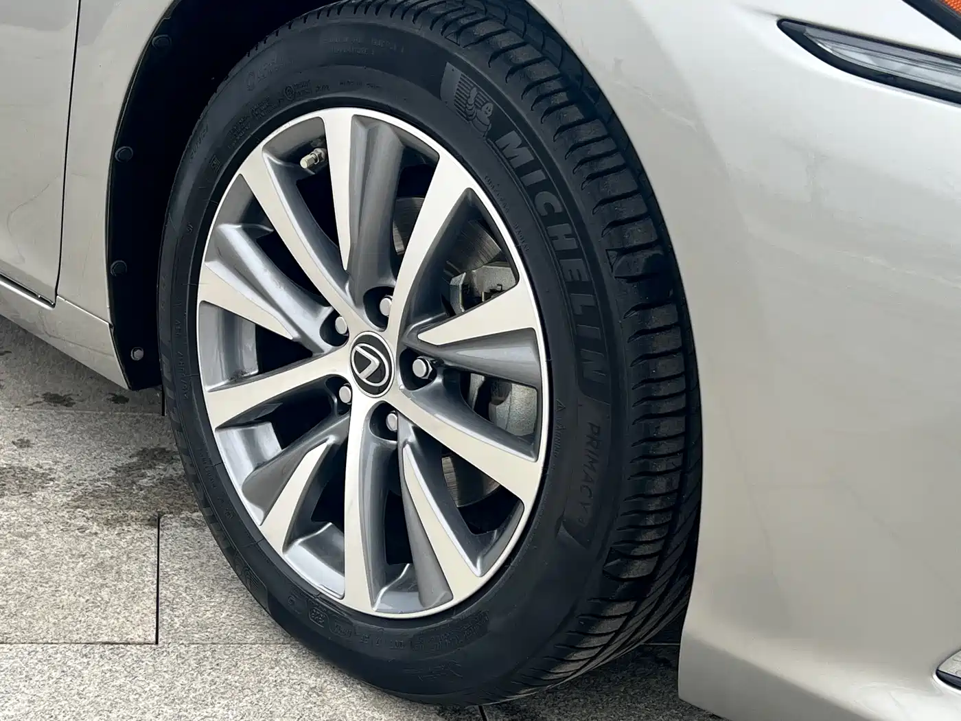 Lexus ES 2018 200 Luxury Edition China V фото 6