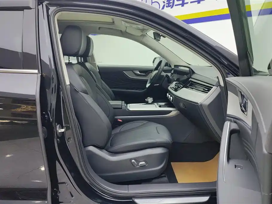 Hongqi HS5 2025 2.0T 2WD 600,000 Units Commemorative Edition фото 8