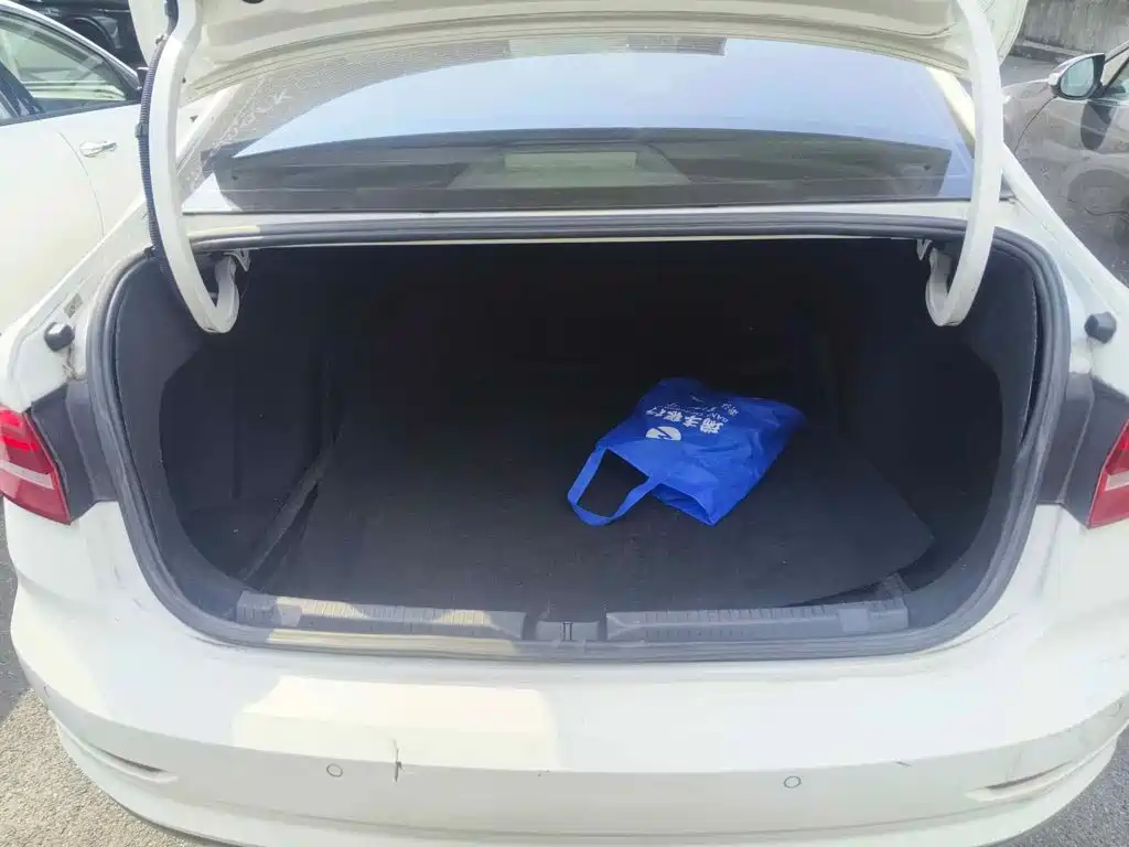 Photo 13 - Volkswagen Lavida