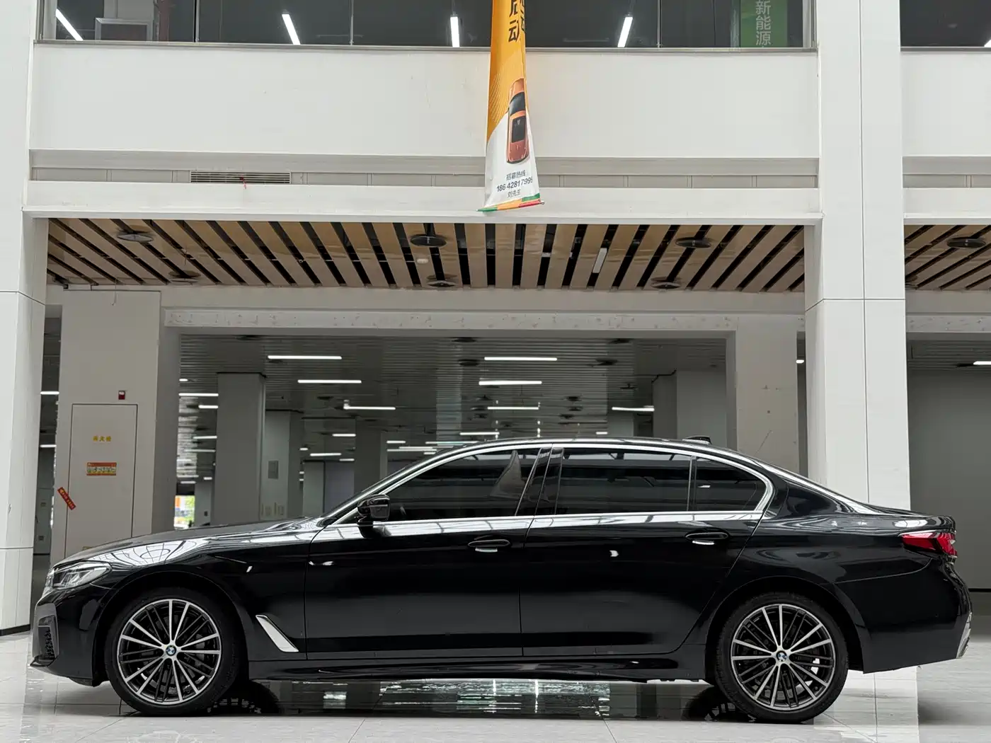 BMW 5 Series 2022 530Li Leading M Sport Package фото 8