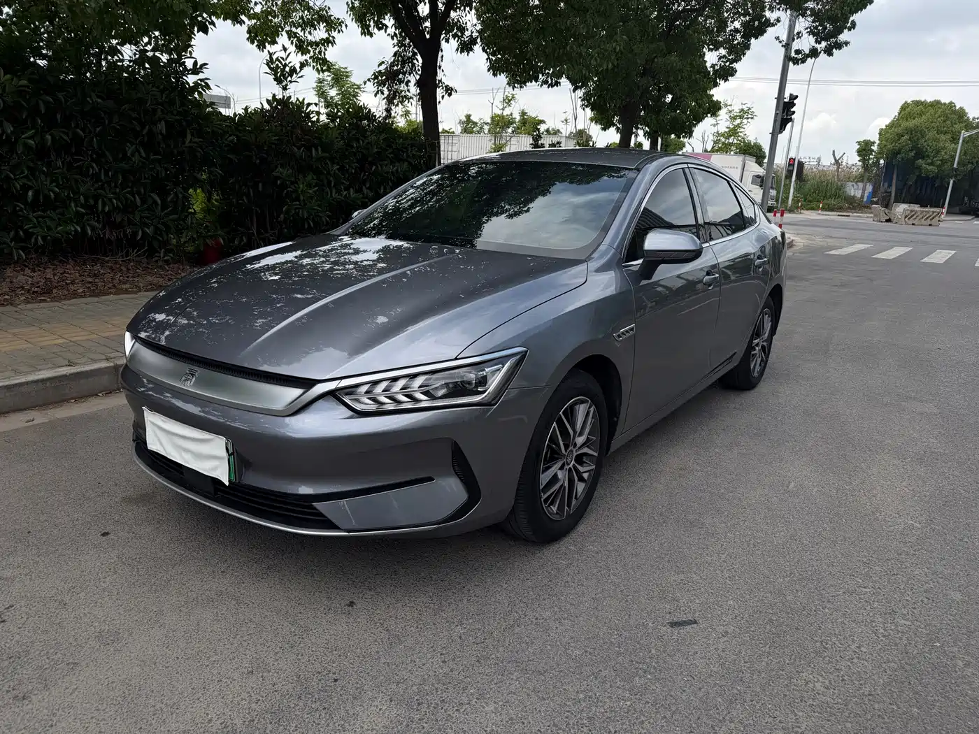 Photo 2 - BYD Qin PLUS