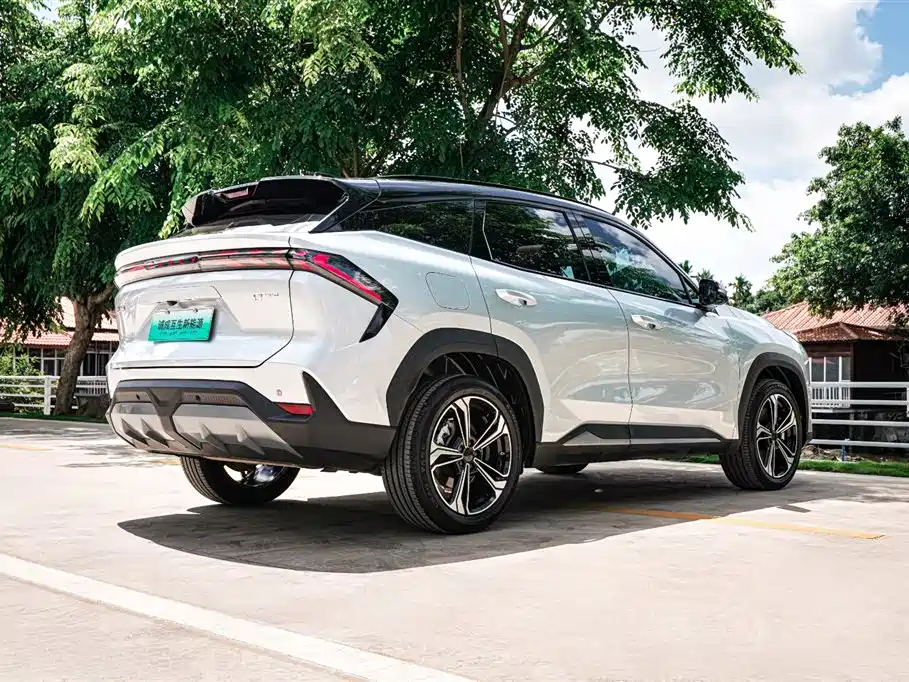 Geely Galaxy Galaxy L7 2025 EM-i 115km Explorer+ Edition фото 6