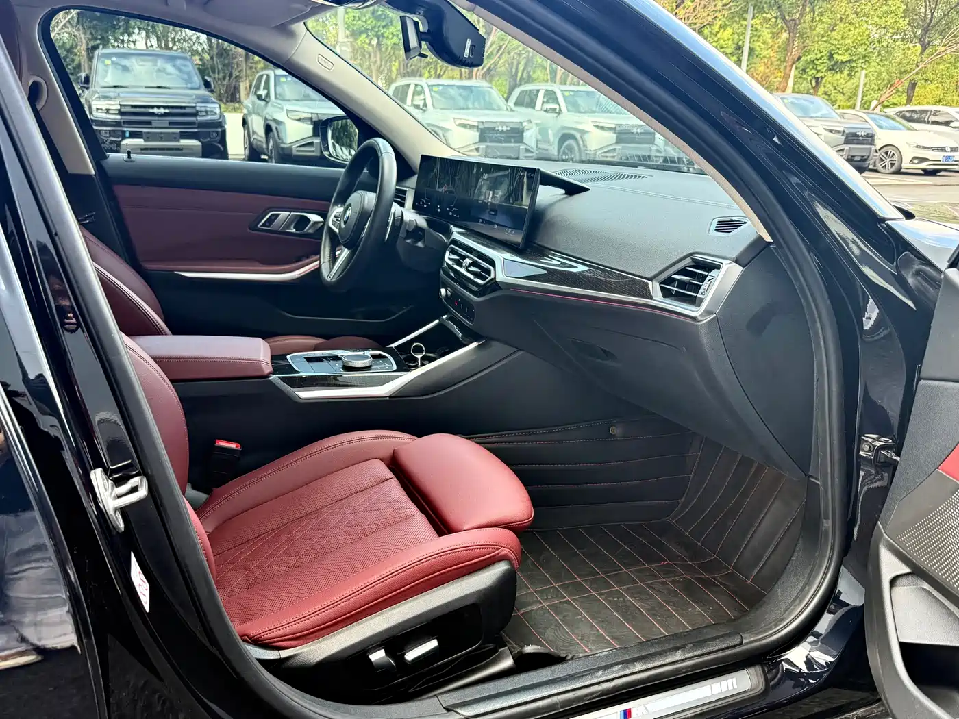 BMW 3 Series 2023 325Li M Sport Package фото 9