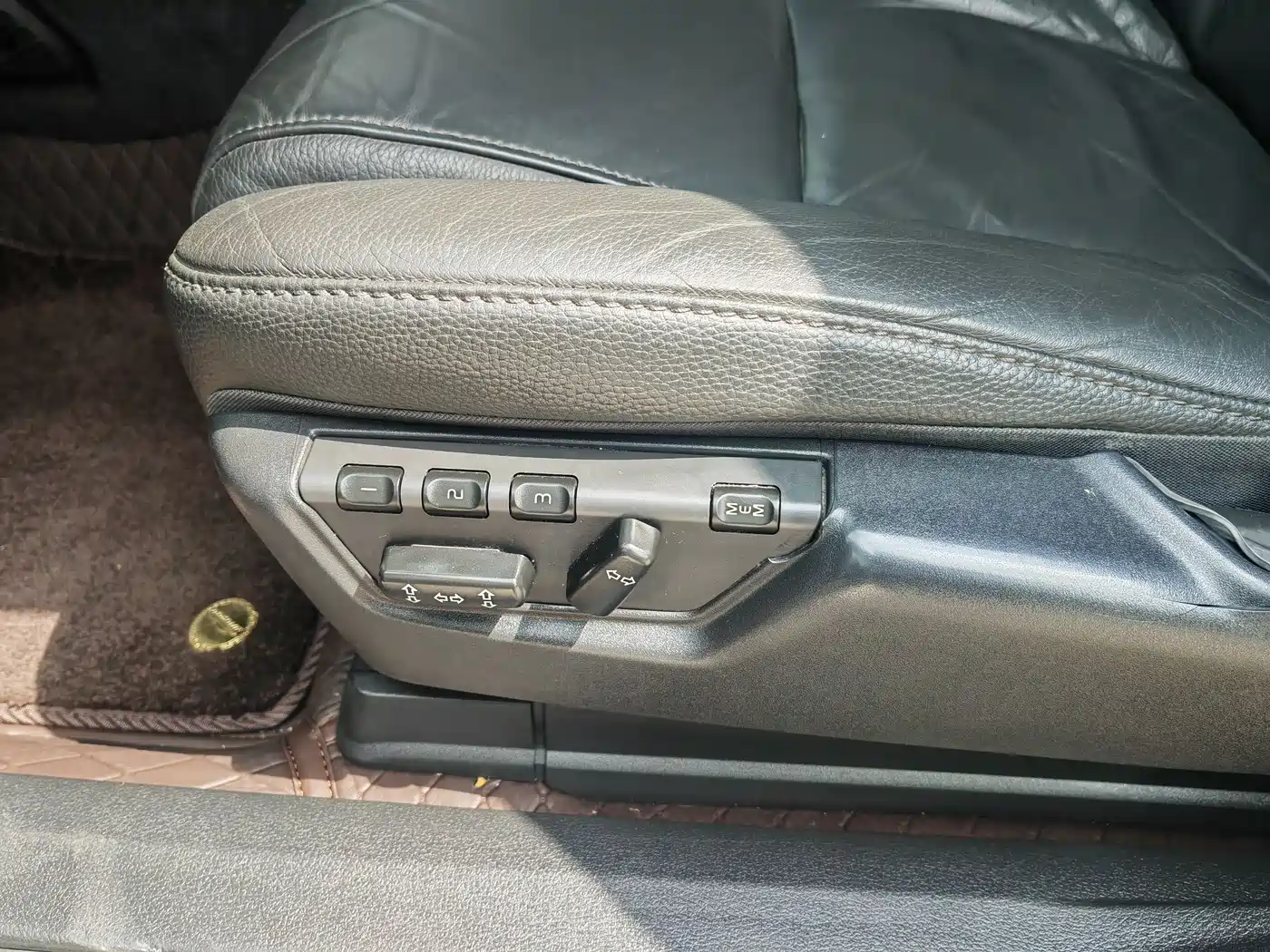 Фото 9 - Volvo XC90
