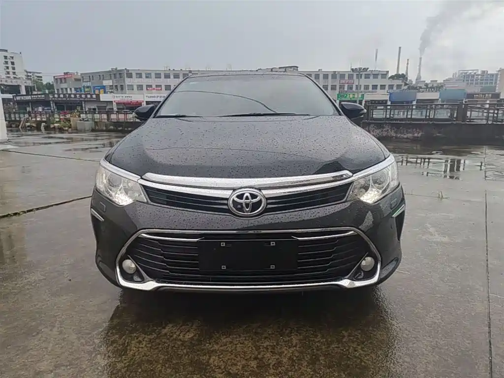 Toyota Camry 2016 2.0G 10th Anniversary Luxury Edition фото 3