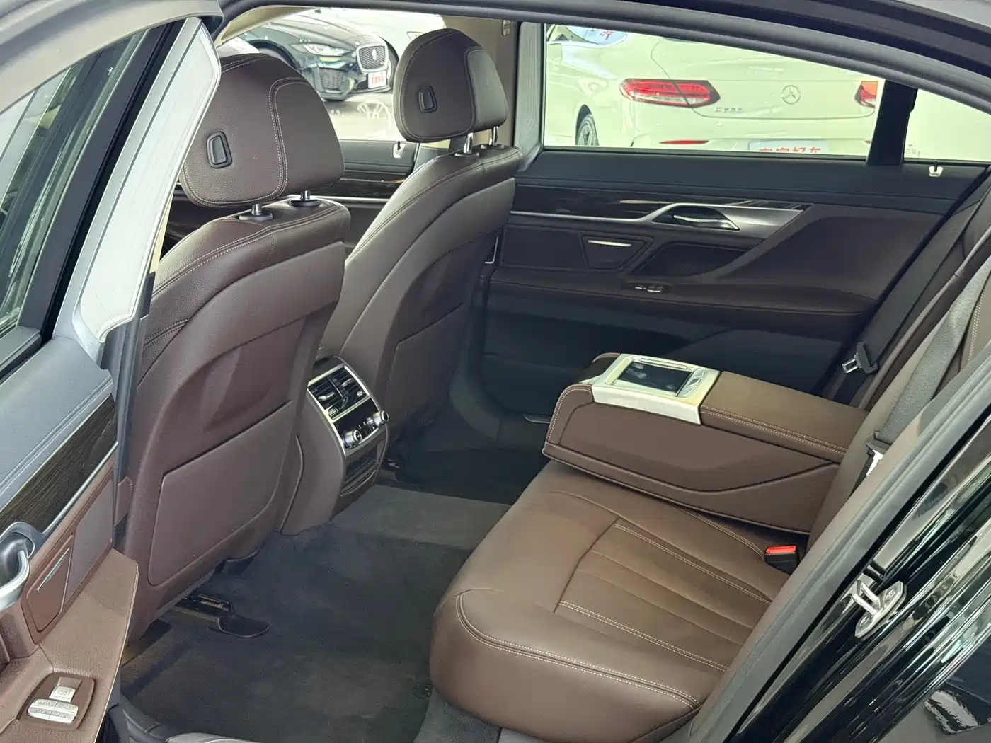BMW 7 Series 2016 730Li Leading фото 5