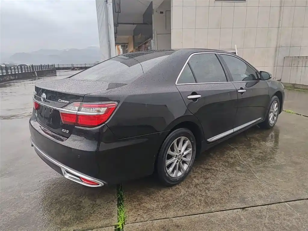 Toyota Camry 2016 2.0G 10th Anniversary Luxury Edition фото 7