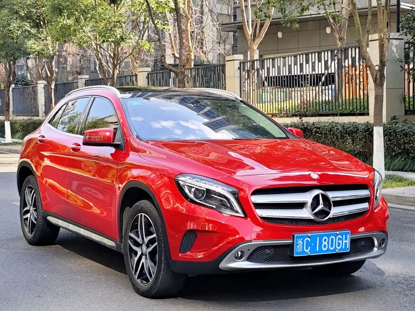 Mercedes-Benz GLA 2015 GLA 220 4MATIC Fashion Edition фото 7