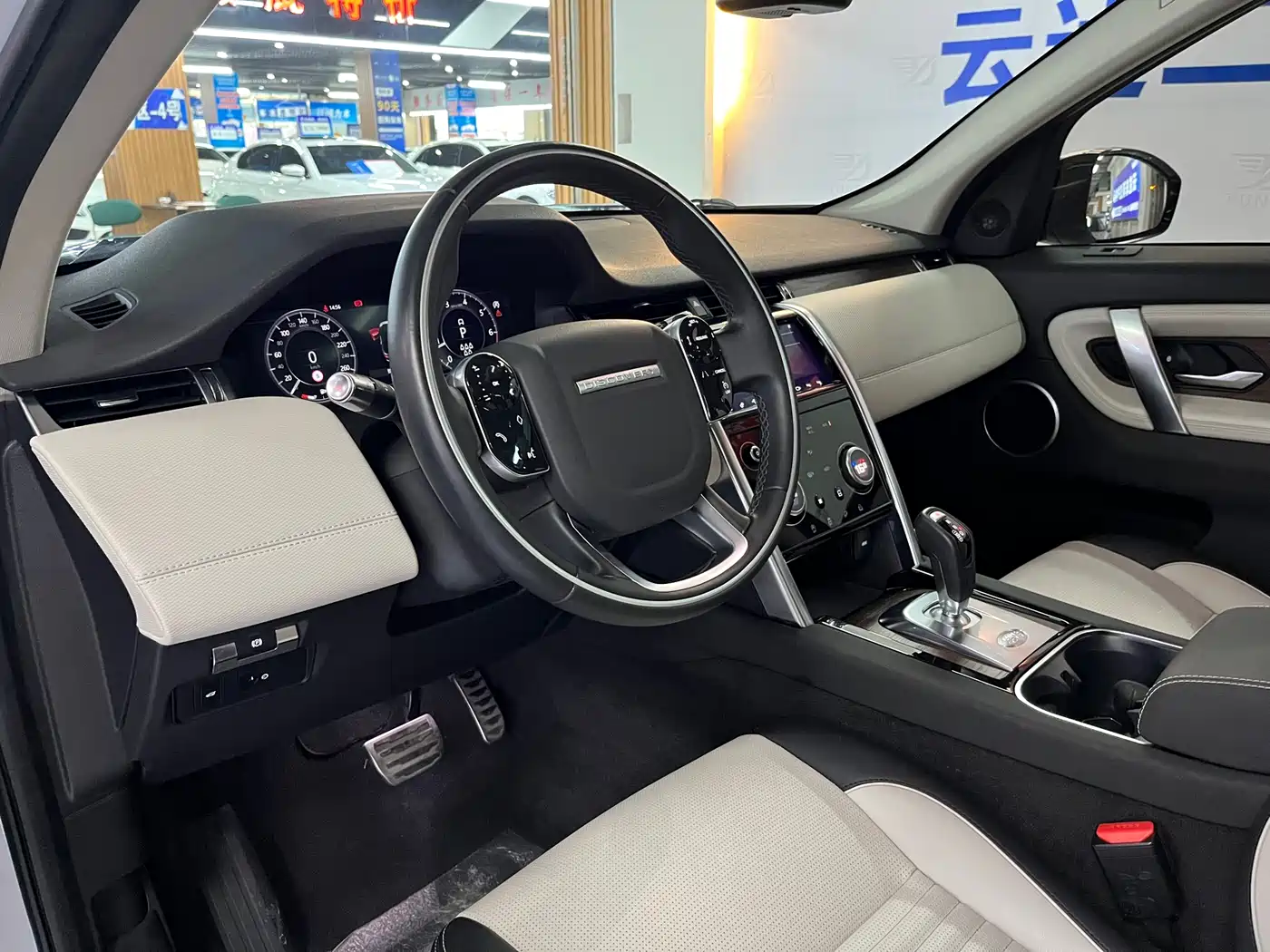 Land Rover Discovery Sport 2020 249PS R-Dynamic Performance Tech 7-seater фото 10