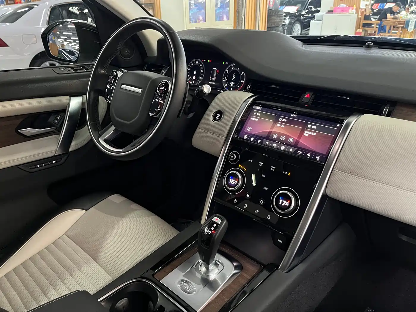 Land Rover Discovery Sport 2020 249PS R-Dynamic Performance Tech 7-seater фото 16