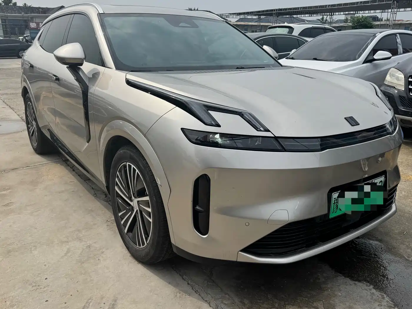 Lynk & Co 08 EM-P 2025