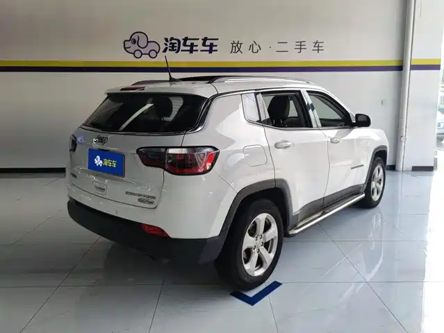Jeep Compass 2017 200T Automatic Family Edition — фото 3