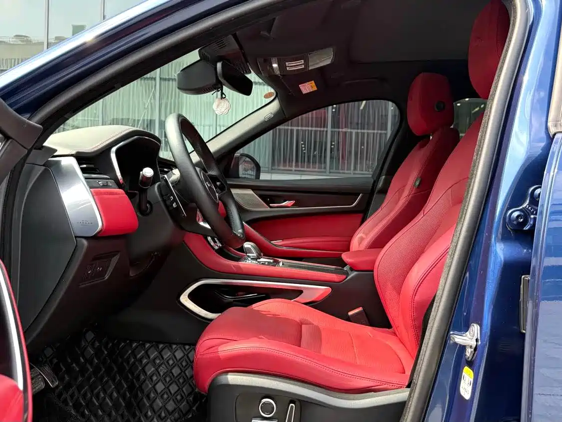 Jaguar F-PACE 2022 P250 R-Dynamic BLACK фото 4