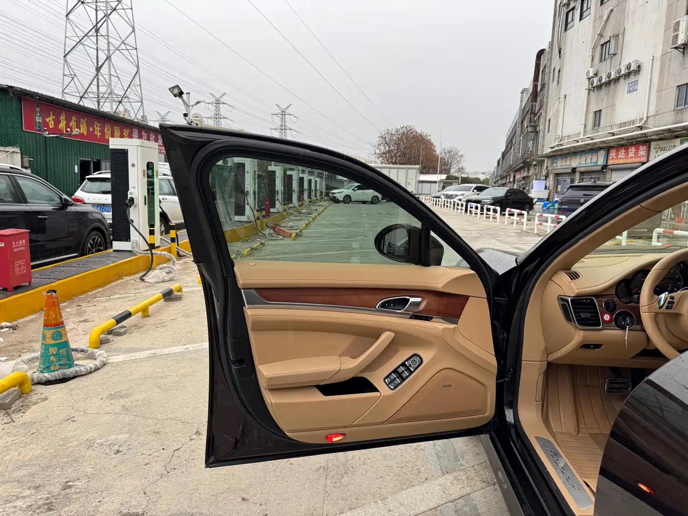 Porsche Panamera 2013 Panamera 4 Platinum Edition 3.6L фото 6