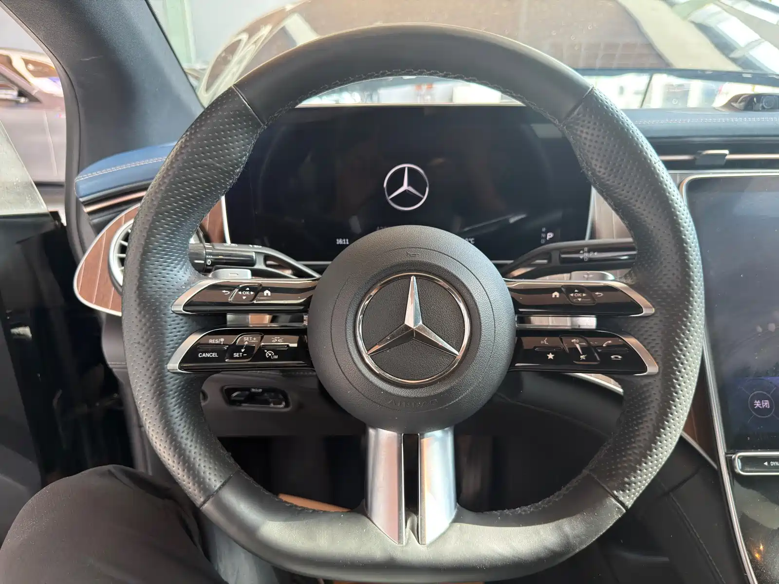 Фото 11 - Mercedes-Benz EQE