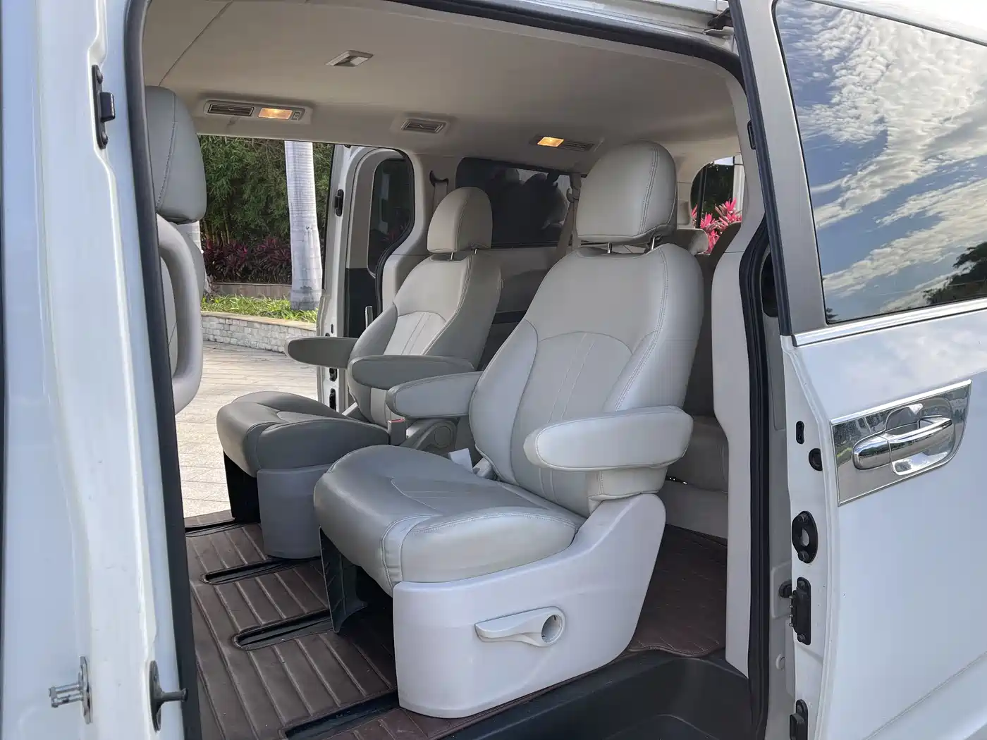 SAIC Maxus Maxus G10 2014 2.0T Automatic Luxury Executive Edition фото 6
