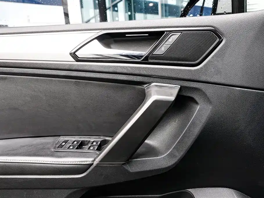 Volkswagen Tiguan L 2017 330TSI Automatic 2WD Comfort Edition фото 14