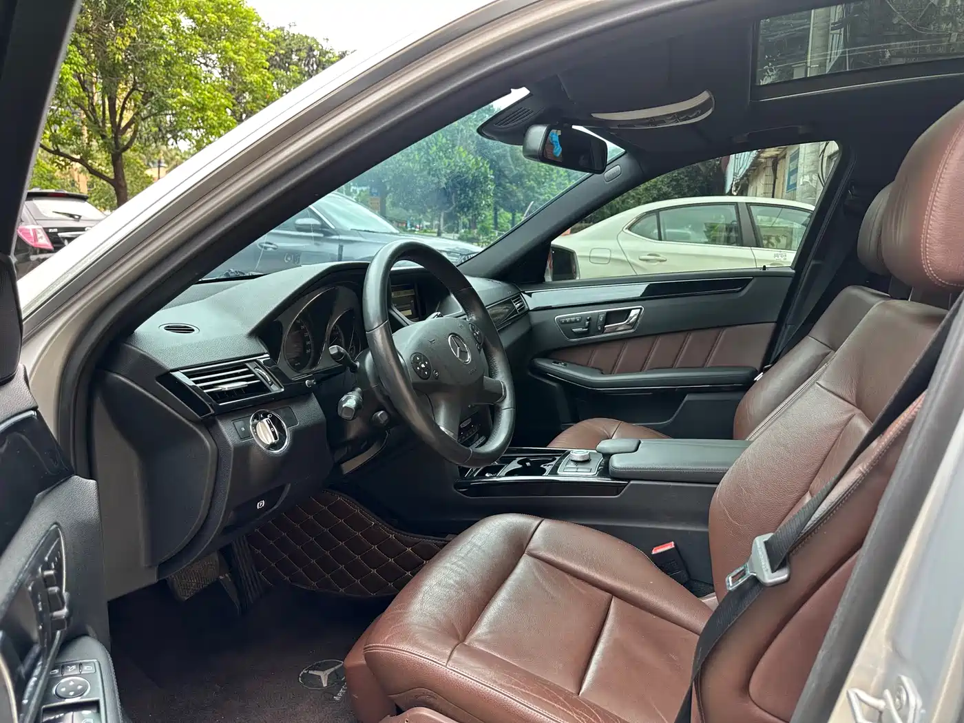 Mercedes-Benz E-Class 2011 E 300 L Fashion Premium фото 7