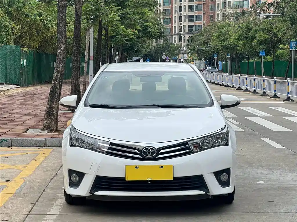 Toyota Corolla 2014 1.6L CVT GL фото 2