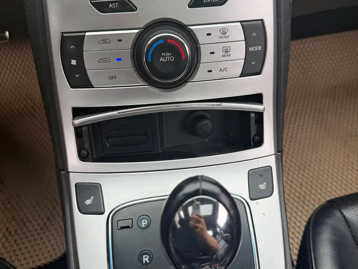 Hyundai Genesis Coupe 2010 2009 Model 2.0T Automatic Luxury Edition