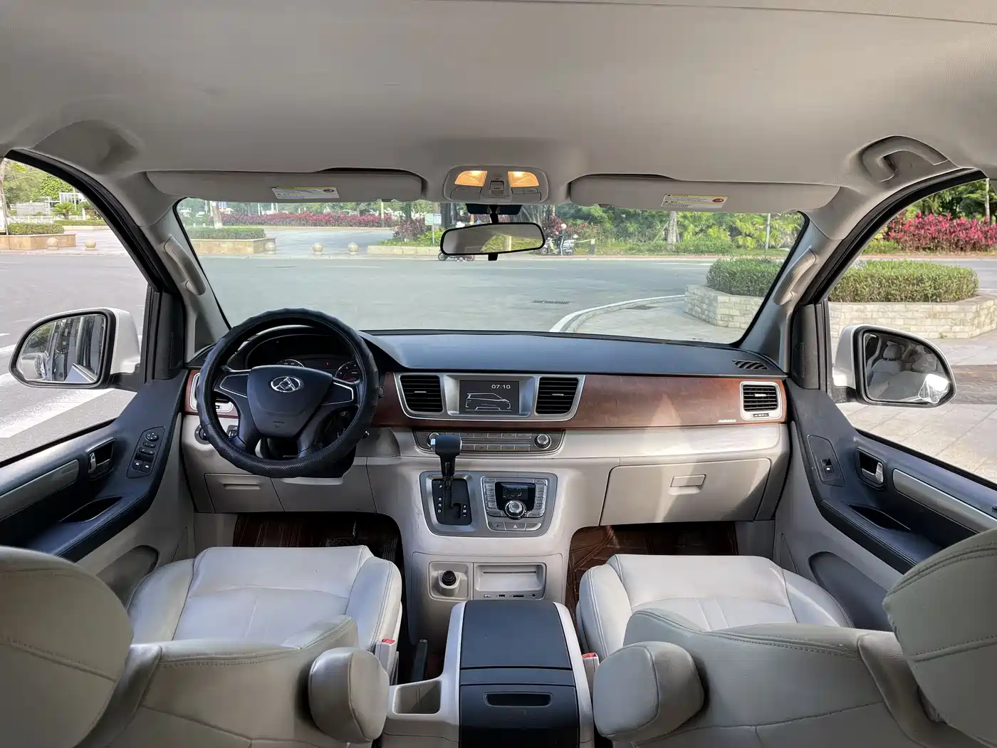 SAIC Maxus Maxus G10 2014 2.0T Automatic Luxury Executive Edition фото 5