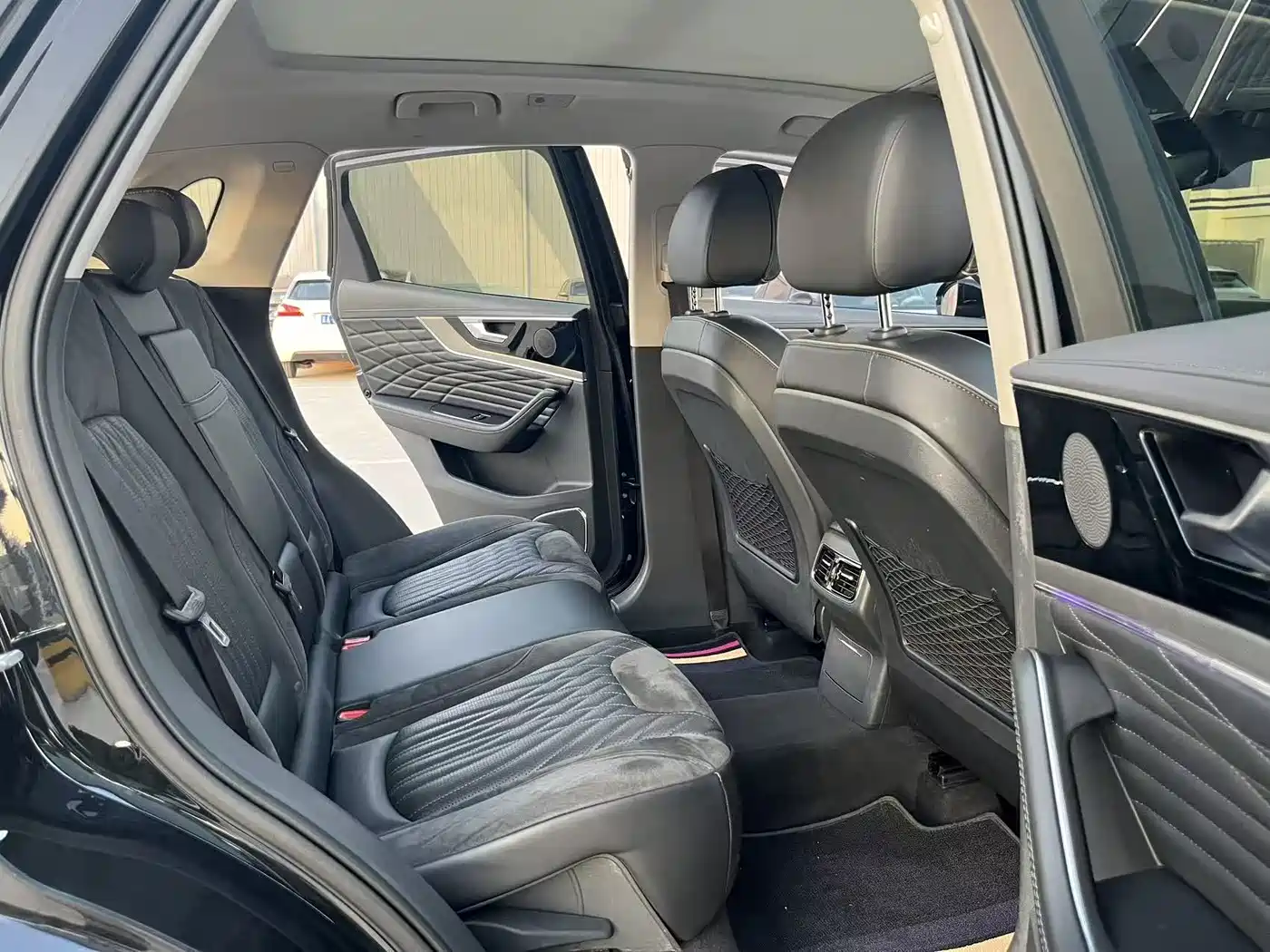 Hongqi HS5 2022 Facelift 2.0T Smart Flag Enjoyment AWD Edition фото 8