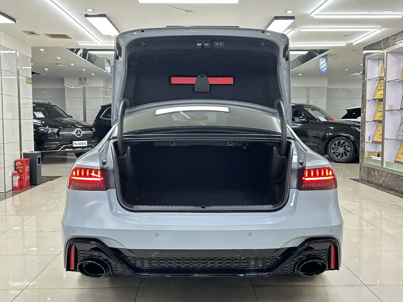 Фото 7 - Audi A7L