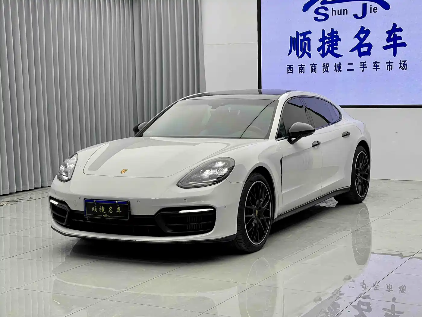 Porsche Panamera 2023 Panamera 4 Executive Long Wheelbase 2.9T фото 5