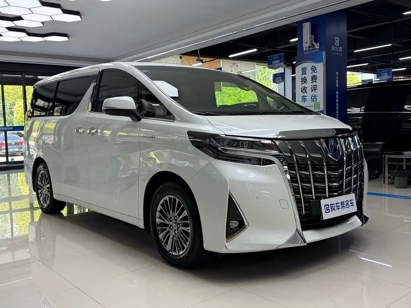 Toyota Alphard 2021 Hybrid 2.5L Premium фото 3