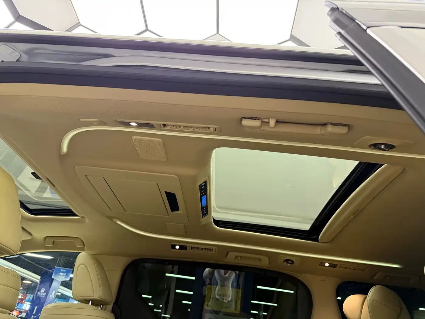 Toyota Alphard 2021 Hybrid 2.5L Premium фото 14