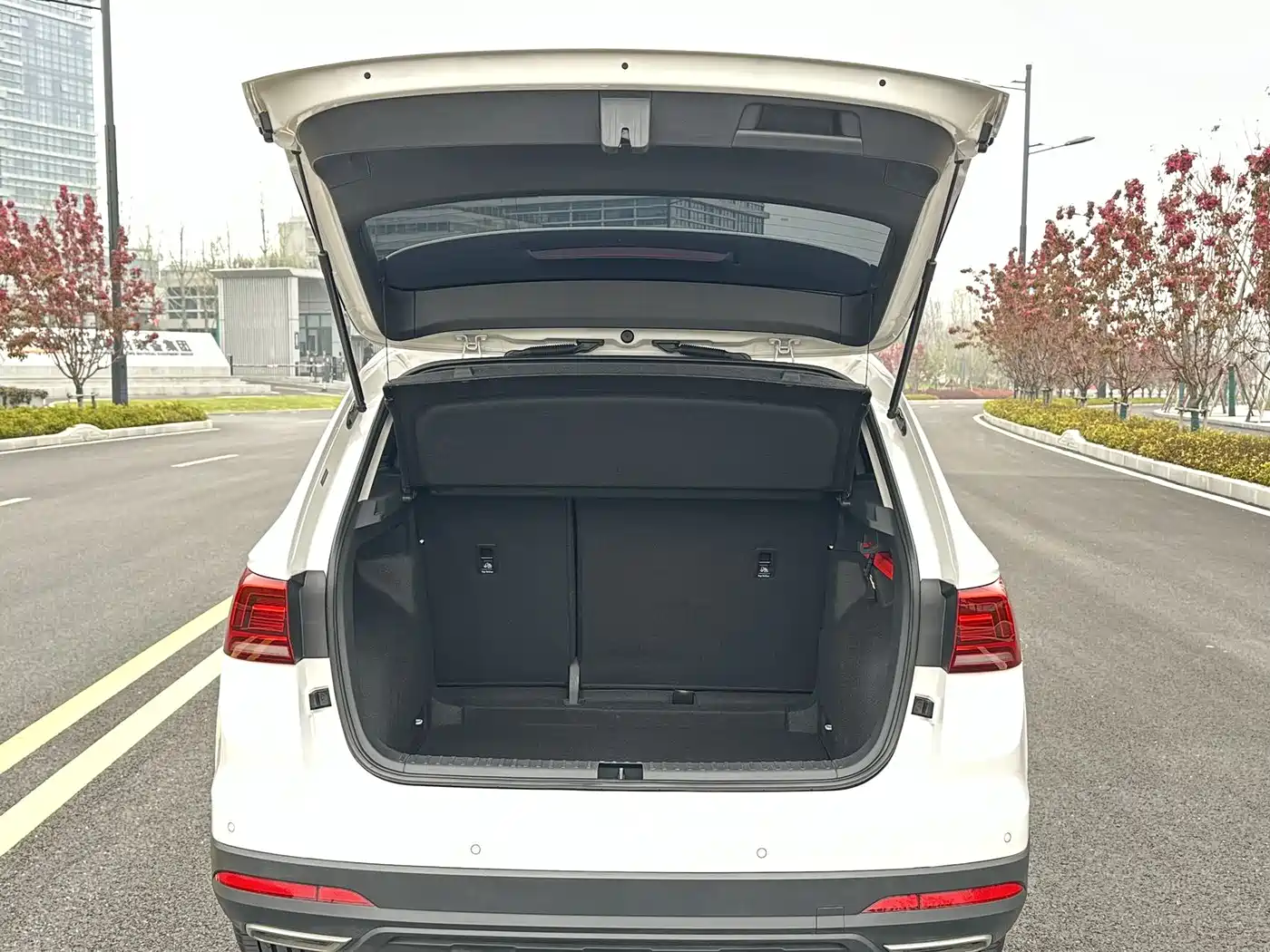 Volkswagen Tharu 2022 280TSI FWD Luxury Edition фото 11