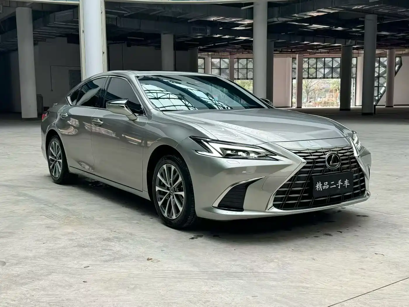 Lexus ES 2025 300h Ultimate Edition фото 3