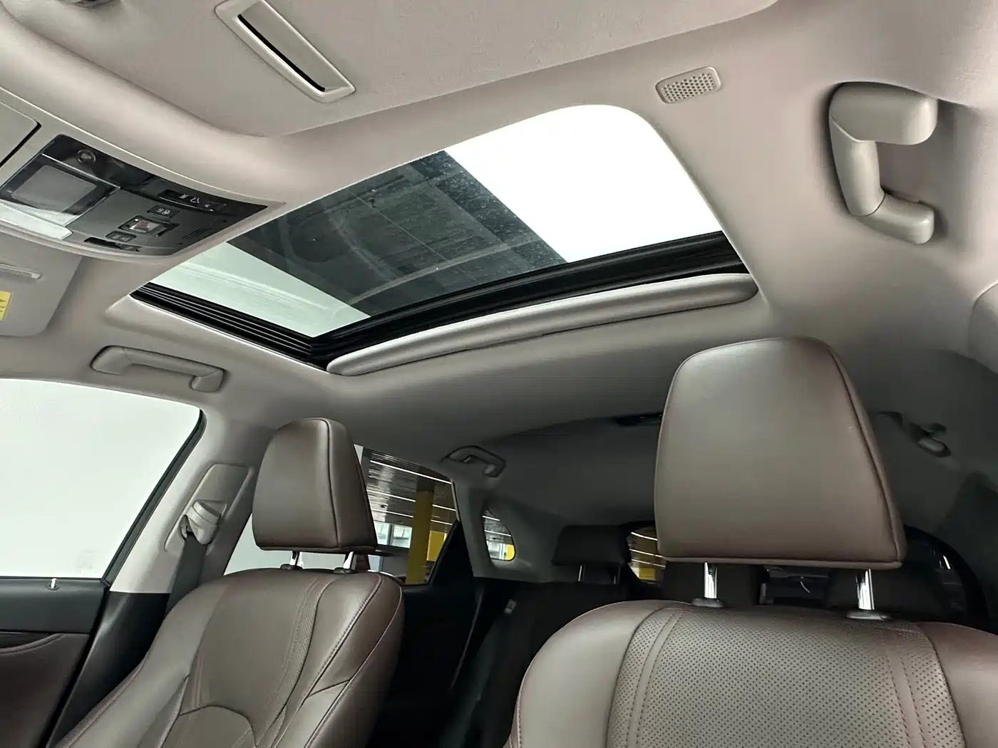 Photo 21 - Lexus RX