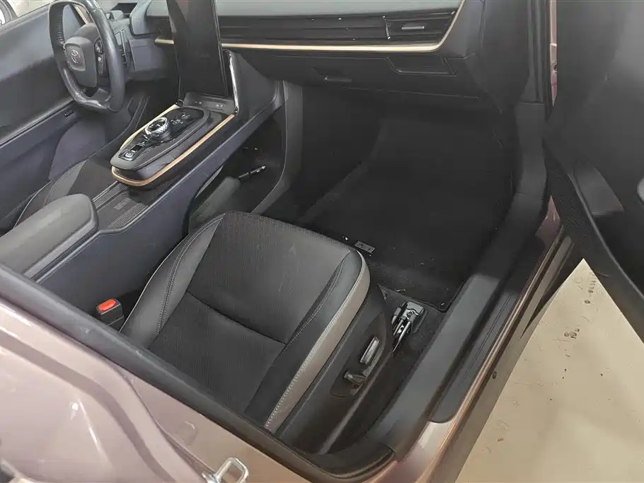 Toyota bZ3 2023 616km Long Range Premium фото 8