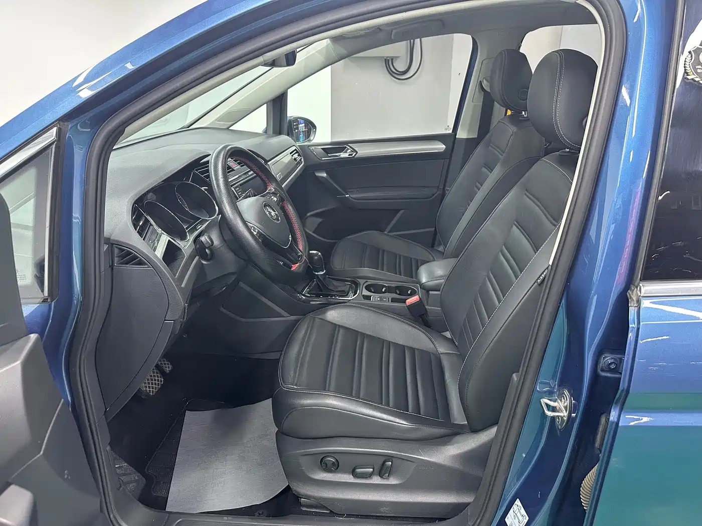 صورة 9 - Volkswagen Touran