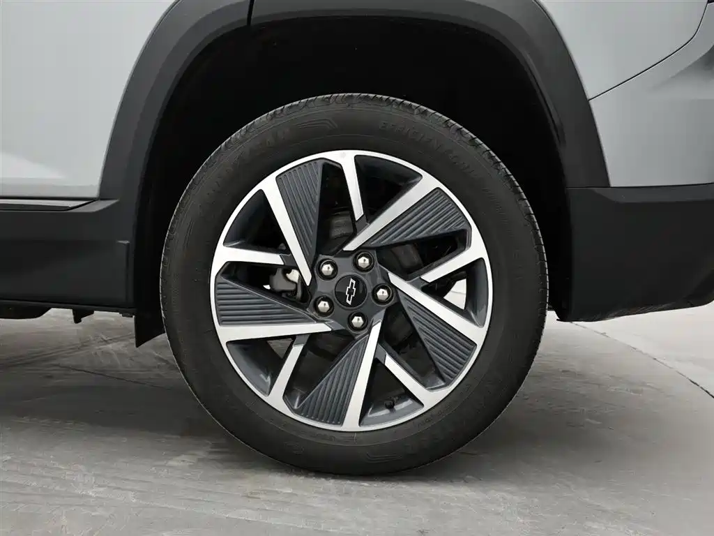Chevrolet Equinox Plus 2024 102km RS Flagship Edition фото 9