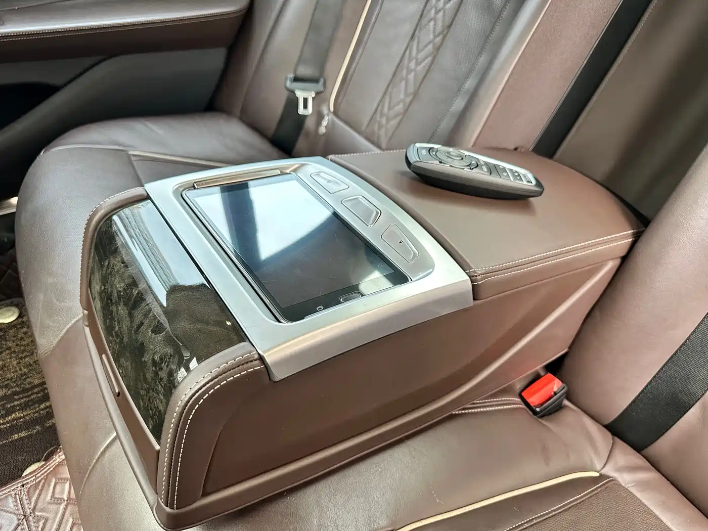 BMW 7 Series 2017 740Li Leading Edition фото 15