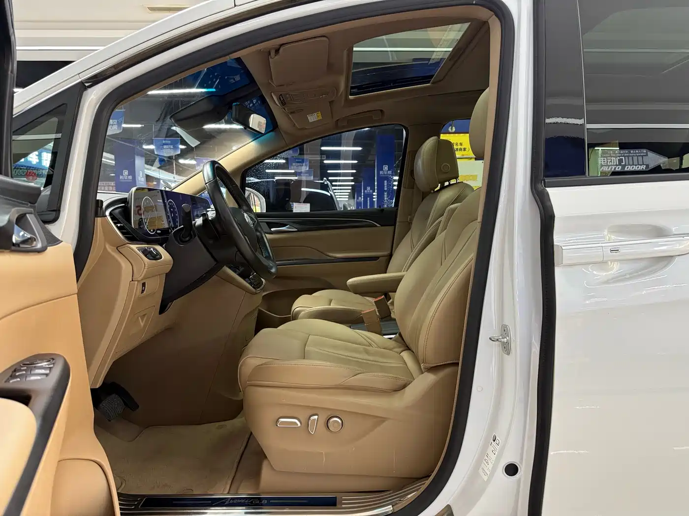 Buick GL8 2020 ES Landglory 653T Flagship фото 4