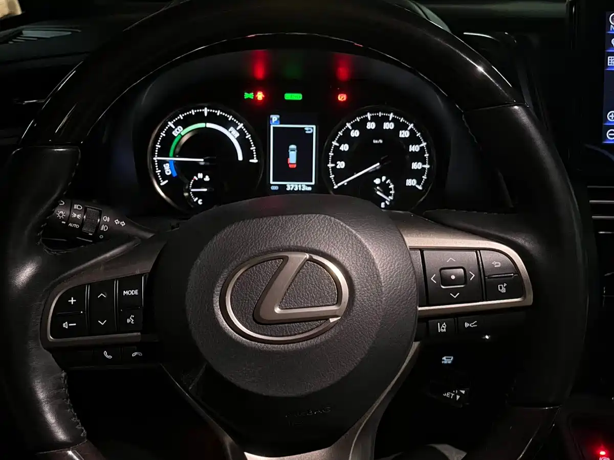 Lexus LM 2020 300h Seven-Seater Elegance Edition фото 9