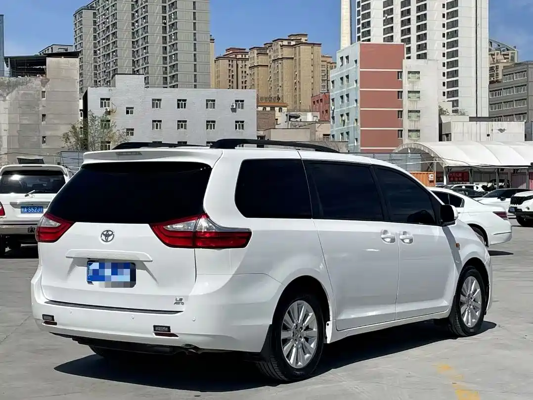 Toyota Sienna 2015 3.5L 4WD L фото 6