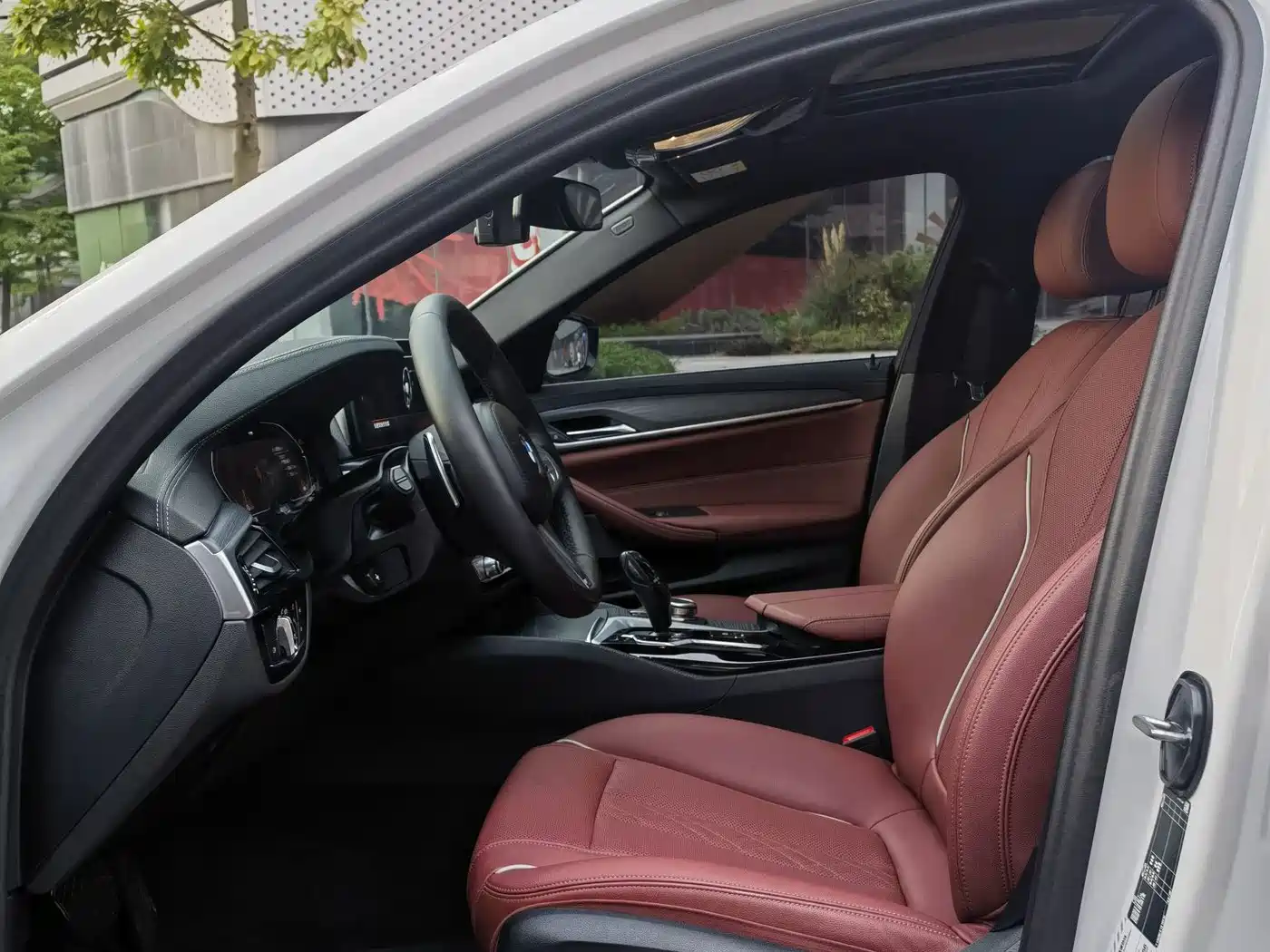 BMW 5 Series 2023 530Li Leading M Sport Package фото 11