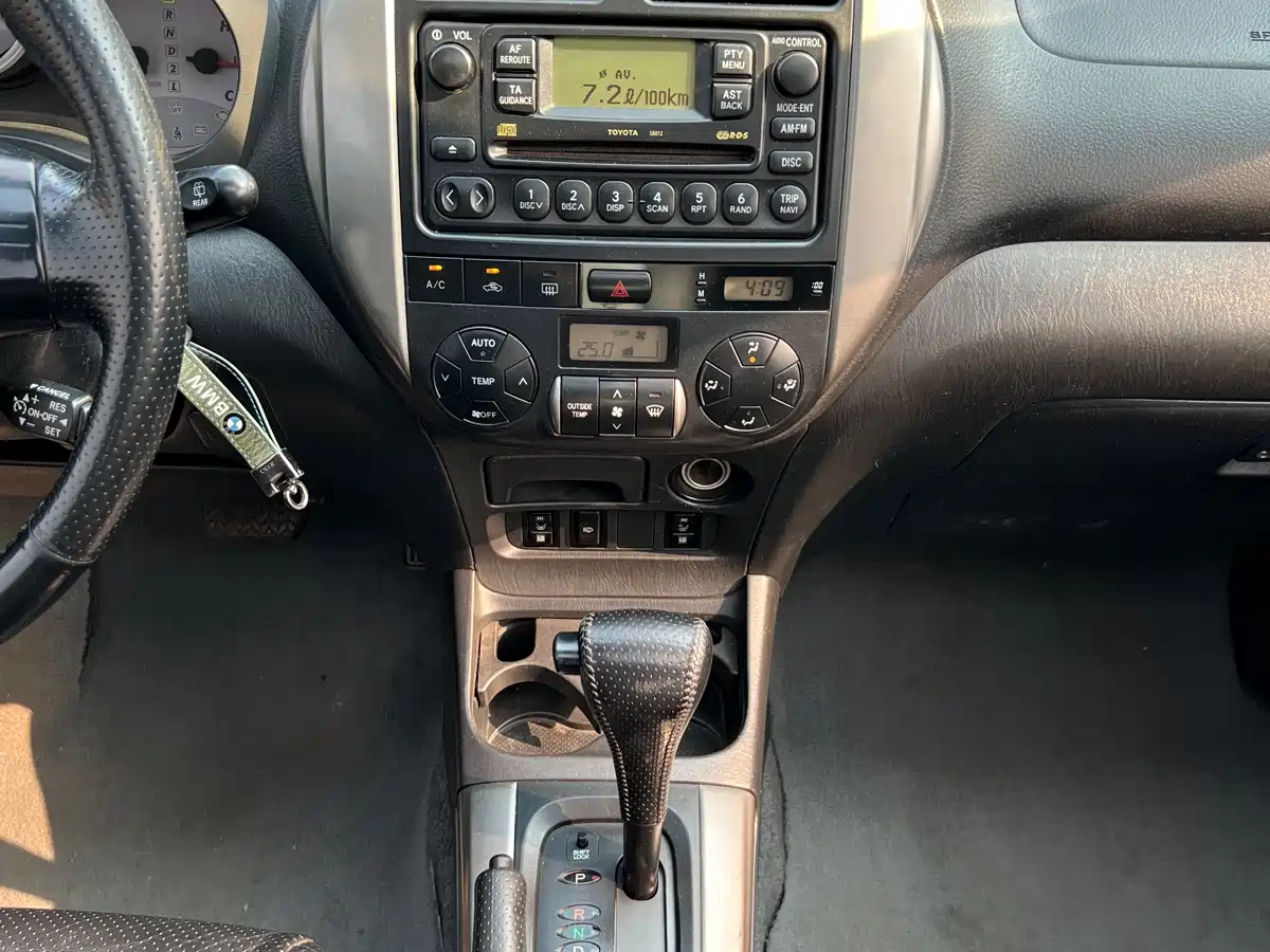 Toyota RAV4 (Import) 2004 2004 Model 2.0 3-Door