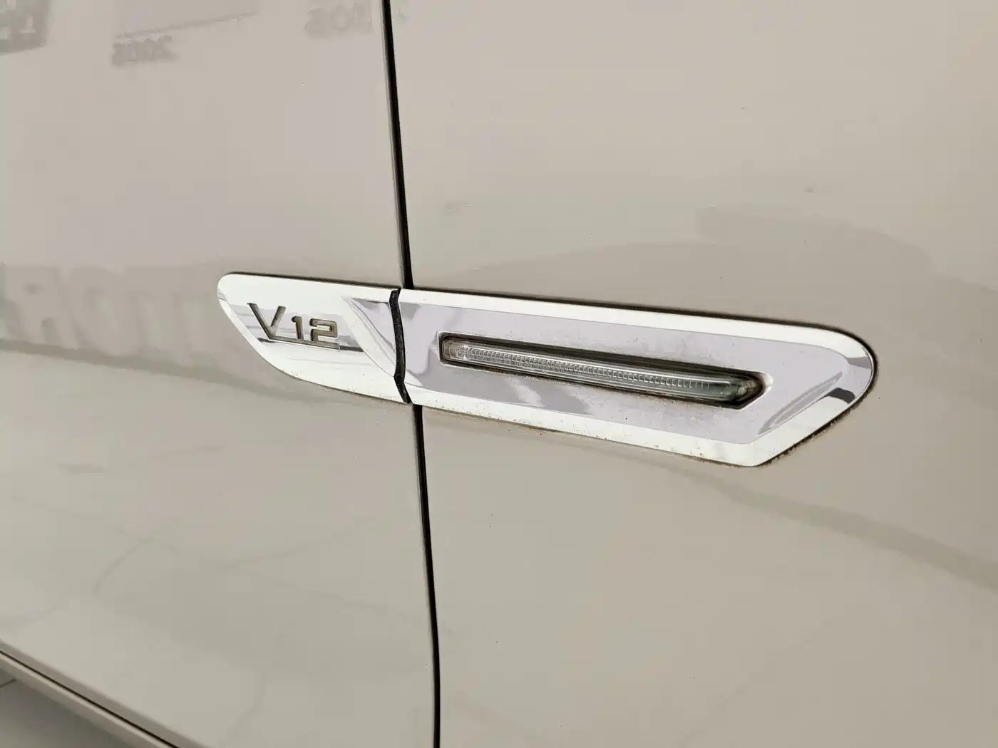 BMW 7 Series 2010 760Li фото 6