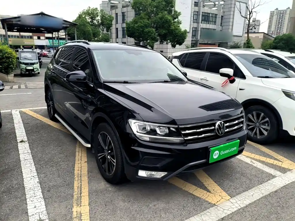 Photo 4 - Volkswagen Tiguan L