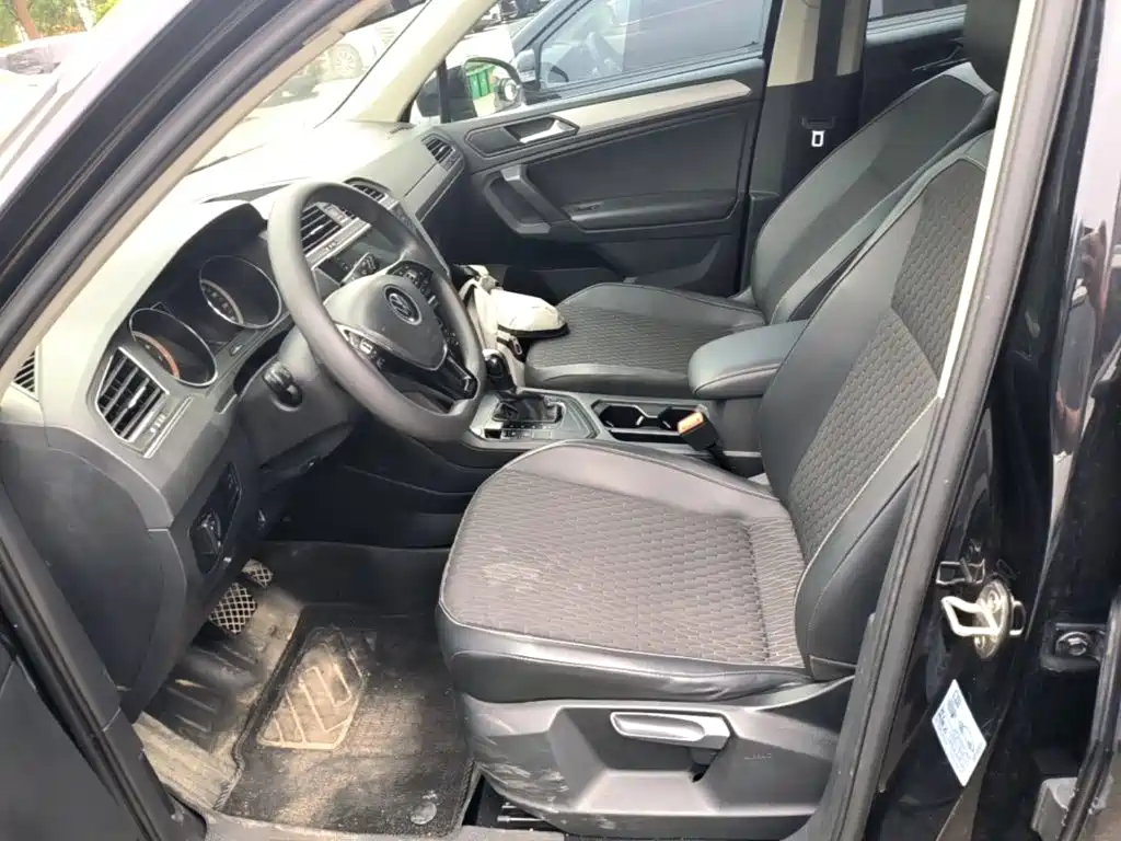 Photo 15 - Volkswagen Tiguan L