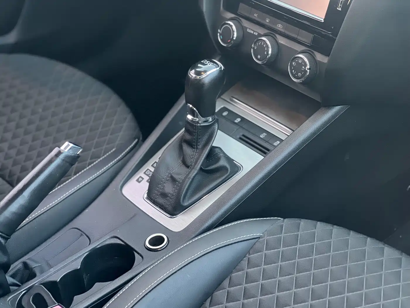 Škoda Octavia 2018 TSI230 DSG Luxury Edition фото 6